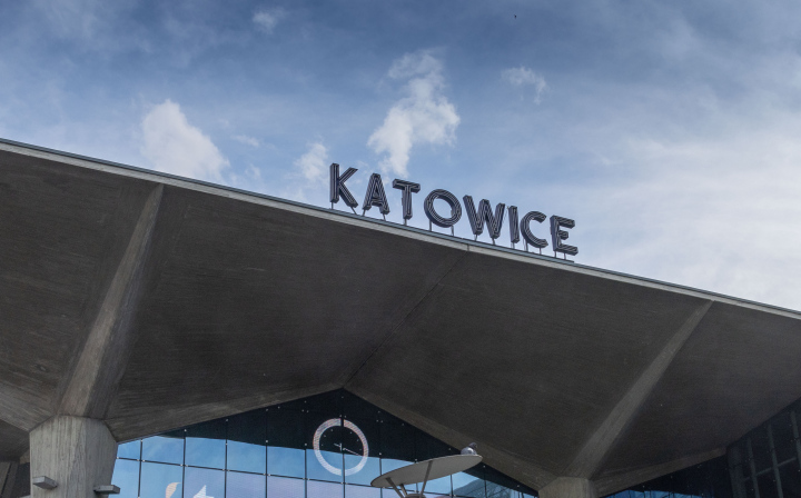 Die Inschrift am Bahnhof in Katowice.