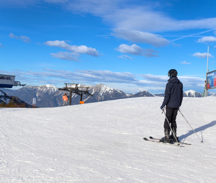 Skifahrer auf der Skipiste