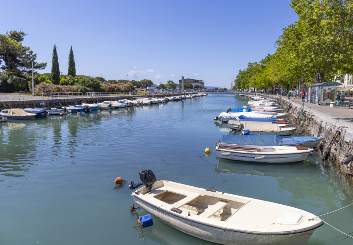 Rijeka Dead Channel, Boote am Ufer festgemacht