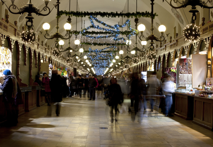 Das Innere der Tuchhalle in Krakau