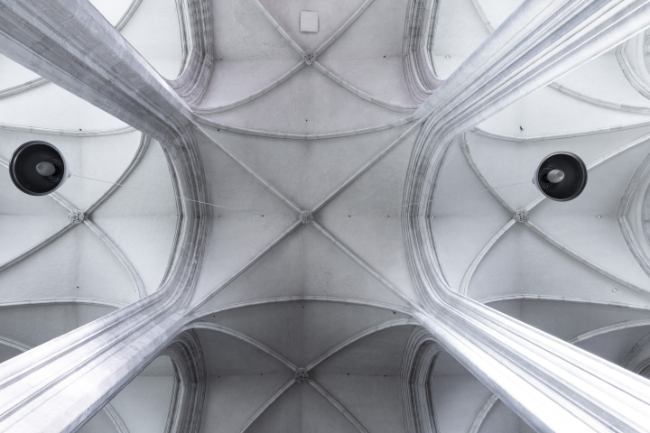 Gewölbe in der historischen Kirche