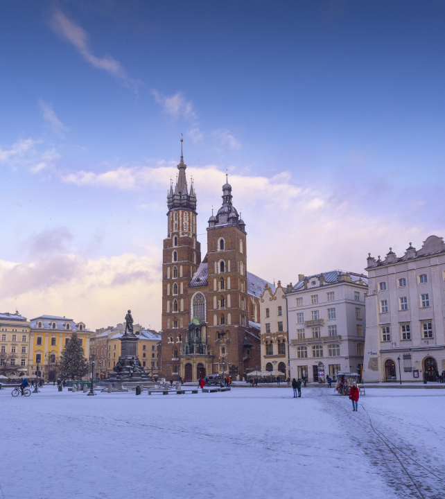 Marktplatz in Krakau im Winter, Marienkirche