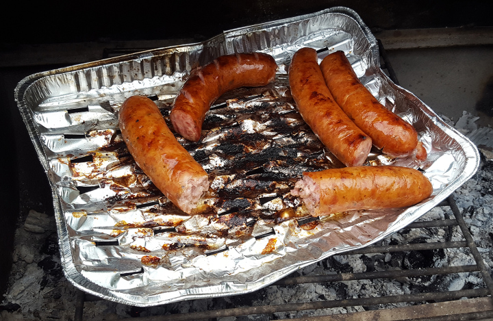 Würstchen grillen