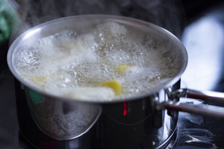 Kochen im Edelstahltopf