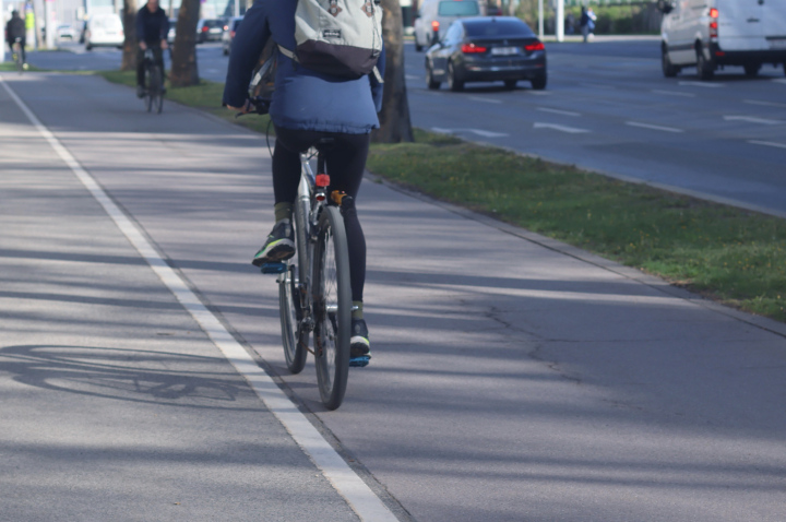 Straße für Fahrräder in der Stadt