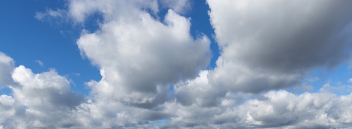 Blauer Himmel stockbild