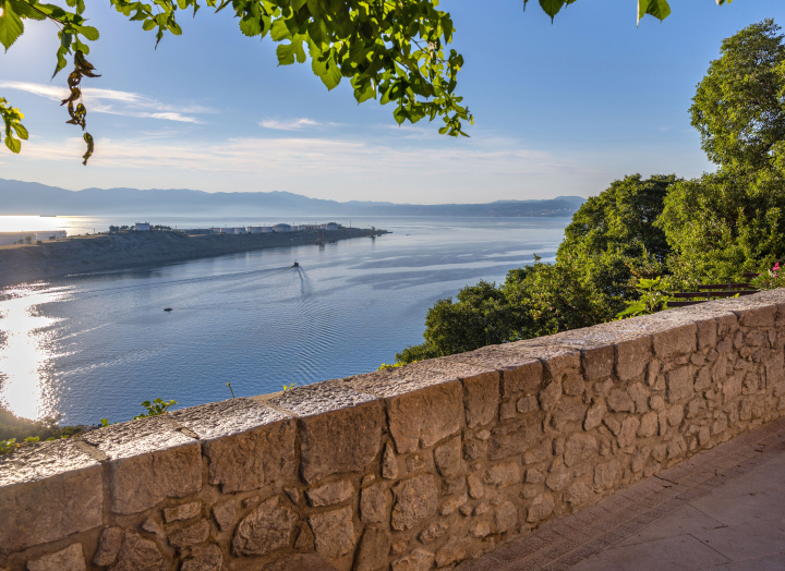 Blick auf die Bucht von Omisalj