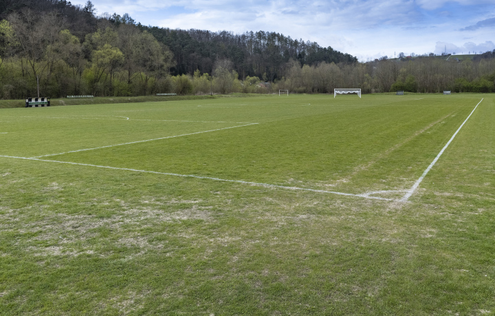 Eine kleine Wiese zum Fußballspielen