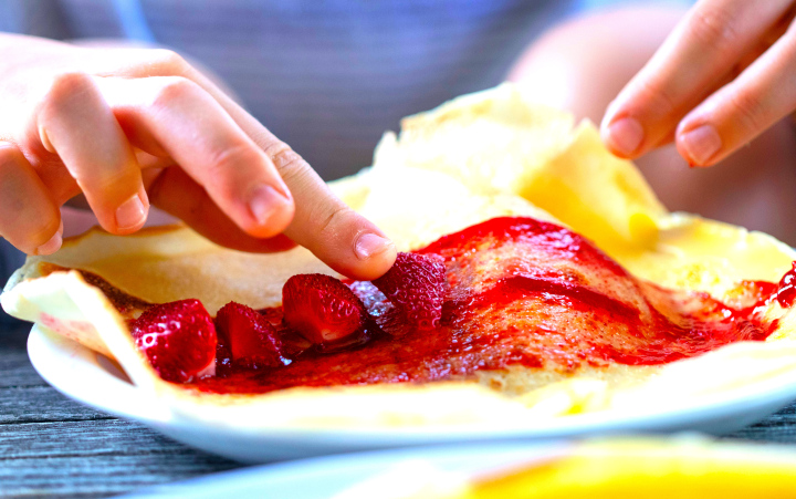 Pfannkuchen mit Erdbeeren