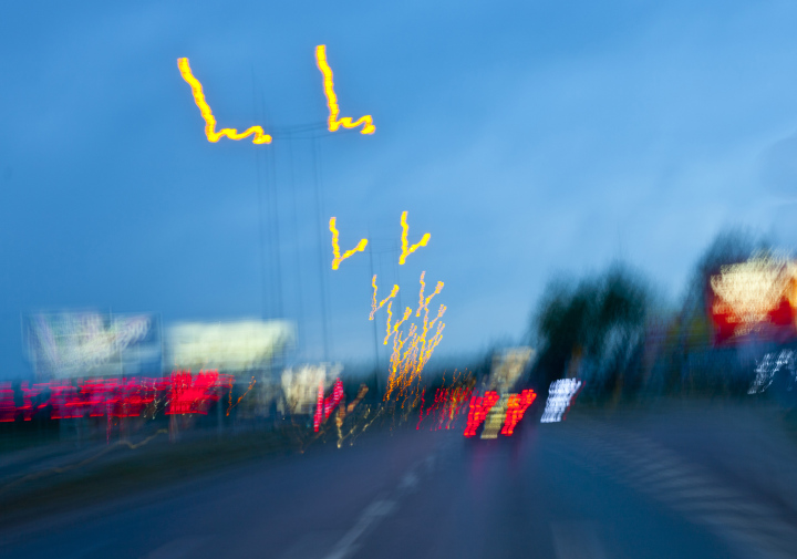 Betrunkener Fahrer hinter dem Lenkrad