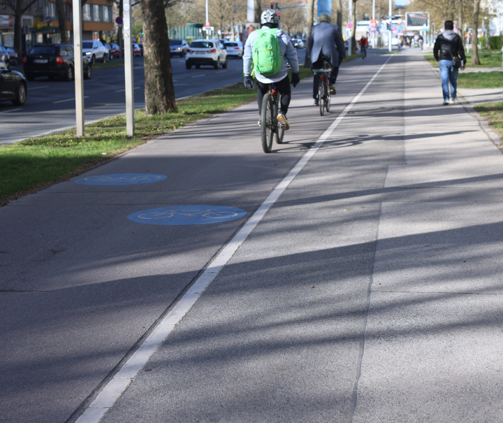 Radfahrer auf dem Radweg