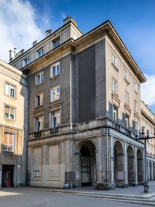 Gebäude am zentralen Platz in Nowa Huta