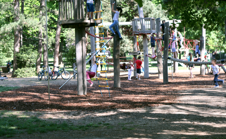 Sicherer Spielplatz in der Stadt