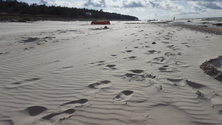 Fußabdrücke am Strand